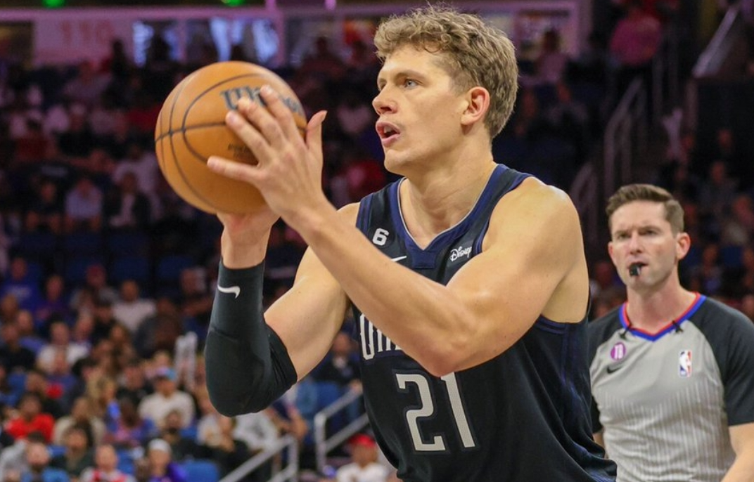 美记：签回大瓦格纳后魔术超奢侈税线约430万美元，还剩余两个空缺名额