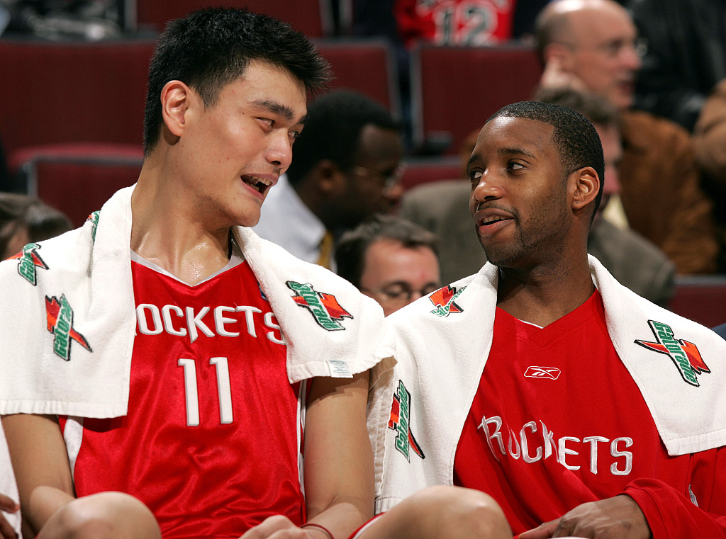 🤝21年前的今天：火箭与魔术交易得到麦迪 建立“姚麦组合”