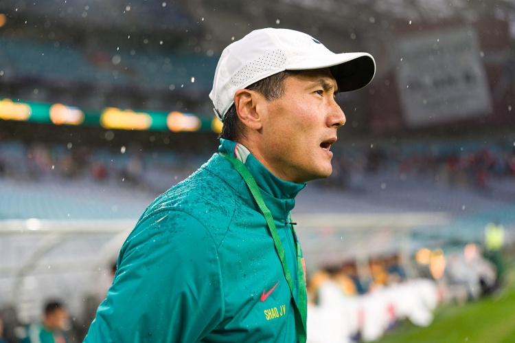 华体会官网APP-足球报评国足0-2喀麦隆：被打懵后走出困境，考验巨大收获亦多